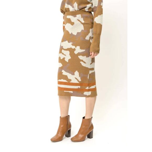 NWT Mystree Cate Camouflage Midi Sweater Skirt Women's Large Brown Camo - Picture 1 of 11